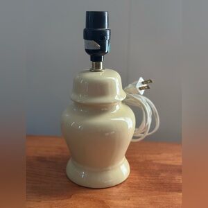 Cream Ceramic Ginger Jar Table Lamp